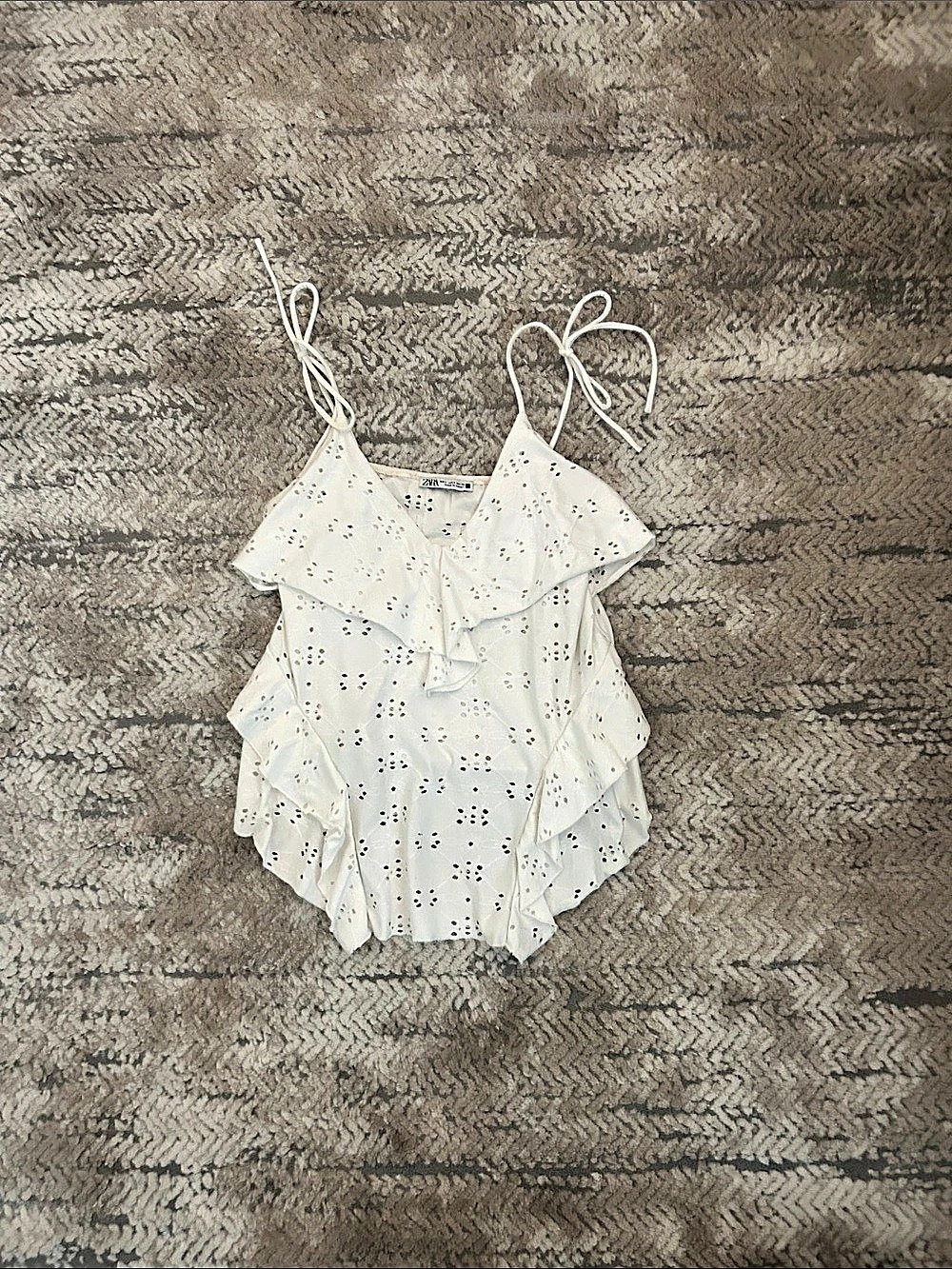 Zara Eyelet Ruffle Camisole in White Size Medium Like New